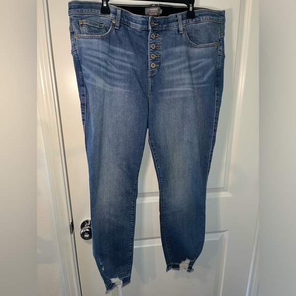Torrid NWOT Distressed Premium Stretch Bombshell Skinny 5 Button Jeans Sz 22R - Picture 1 of 15